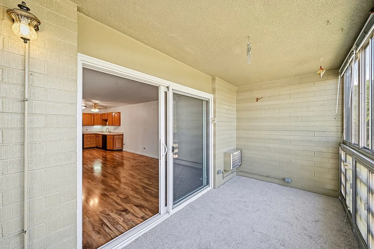 2 bed, 1.0 bath, 945 sqft, $1,600 — Photo 4