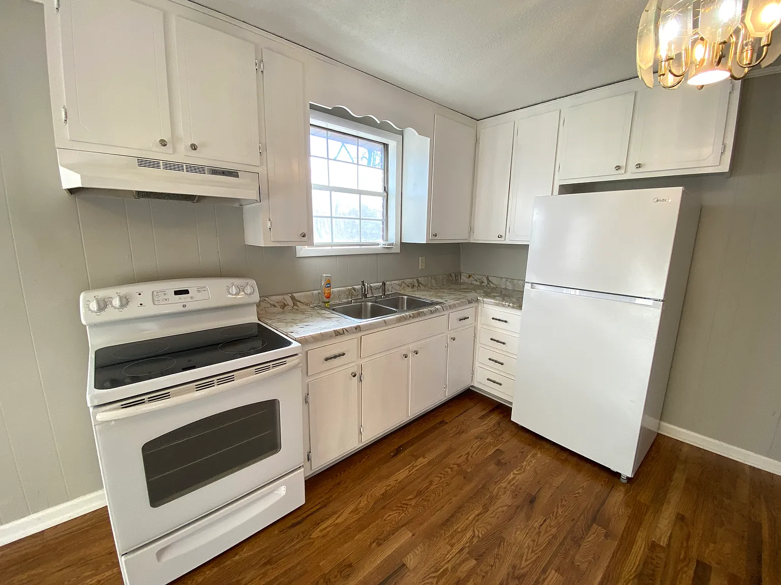 3 bed, 1025 sqft, $1,275 — Photo 4