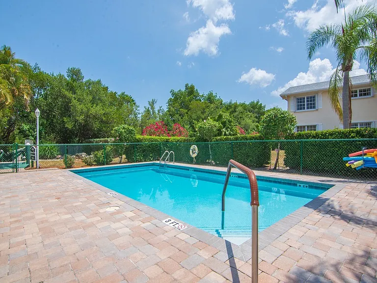 655 W Lake Jasmine Cir #207 — Photo 15