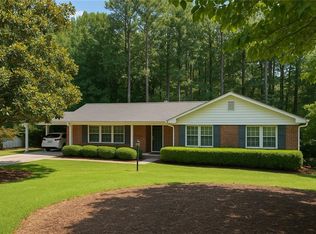 1719 Chateau Dr, Dunwoody, GA 30338