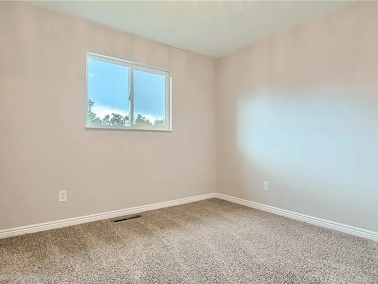 1603 Carmel Dr — Photo 4