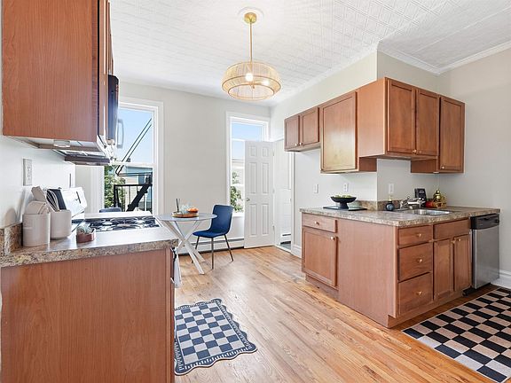 3rd image of 198 Bowers St APT 2