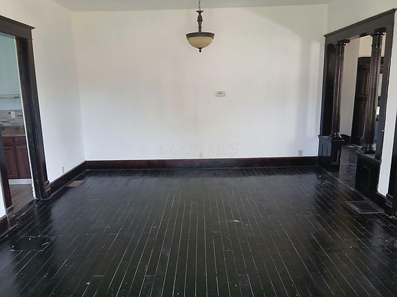 3rd image of 102 Jackson St