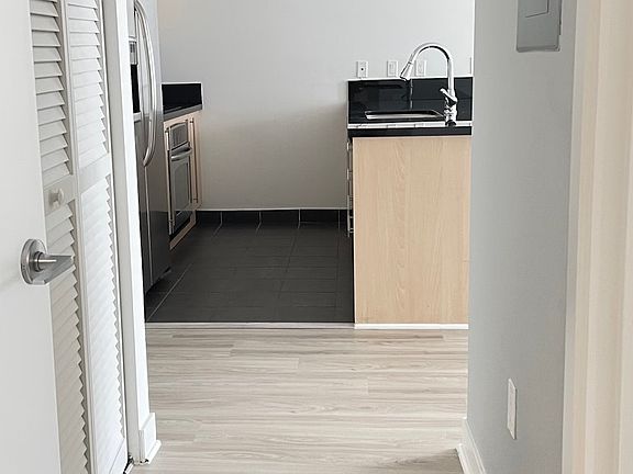 5th image of 1111 SW 1st Ave Ph 4021