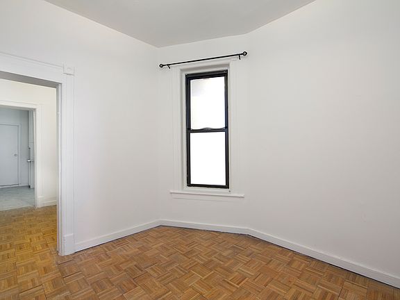 3rd image of 308 W 21st St Penthouse 6