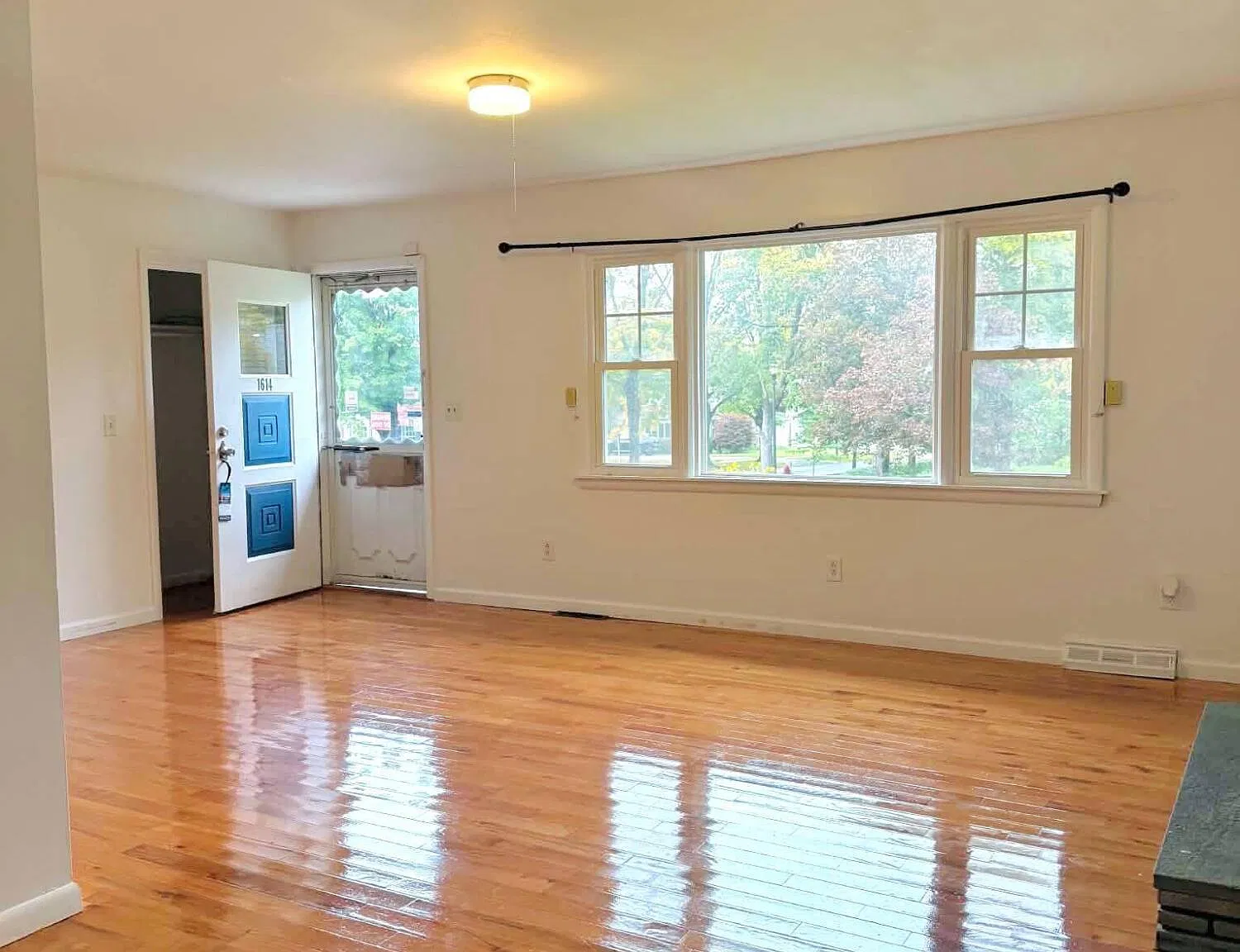 4 bed, 1608 sqft, $2,500 — Photo 2