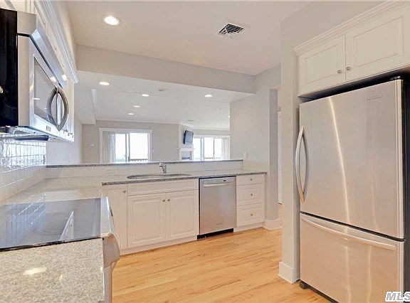 2nd image of 501 Fox Hill Dr
