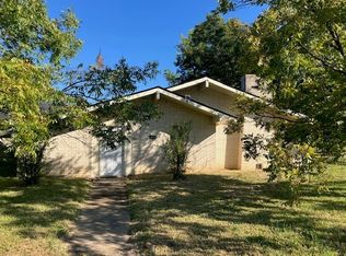 701 W 9th St, Clarksville, TX 75426