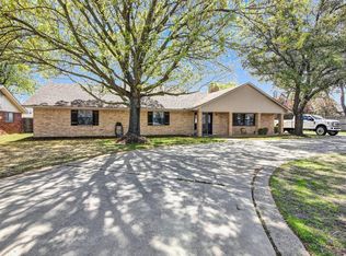 615 E Newberry St, Pilot Point, TX 76258