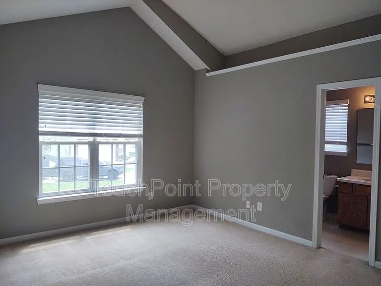 7302 Woodbourne Ln — Photo 10