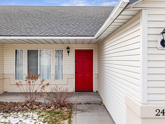 4th image of 2444 Alderwood Ave