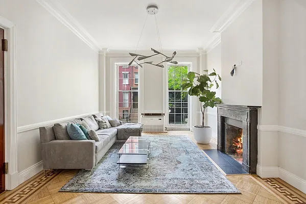 Rented by Compass | media 27