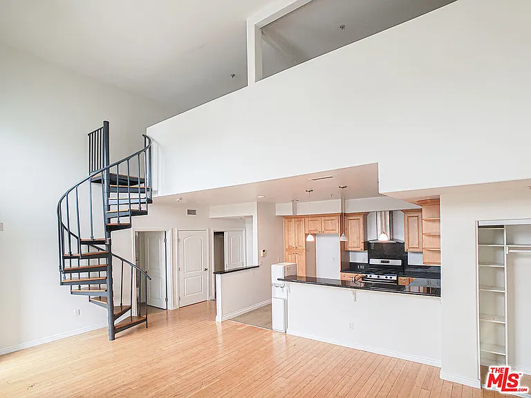 1042 S Kingsley Dr #Penthouse 2 — Photo 1