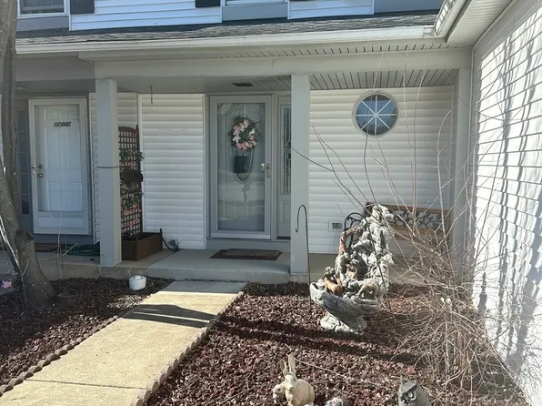 1010 Southbridge Ln, Schaumburg, IL 60194