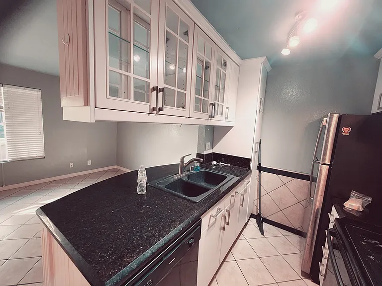 4246 Van Dyke Ave #2 — Photo 15