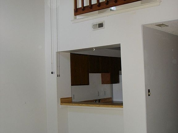2nd image of 4639 Glencoe Ln