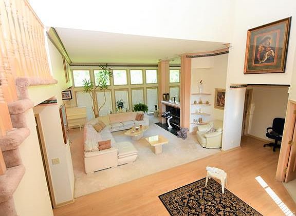 2nd image of 27009 Greenwich Cir