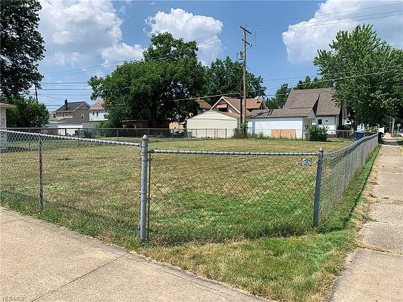 4th image of 4402 Wellington Ave