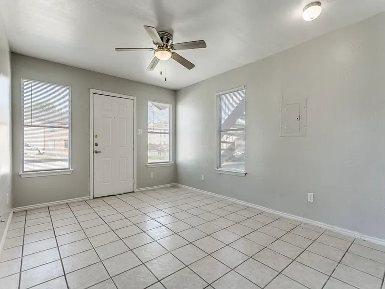 7575 Windsor Oaks #7575 — Photo 4