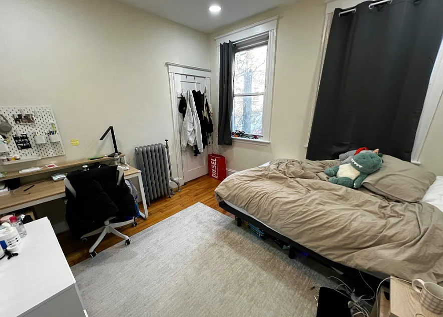 4 bed, 9999 sqft, $5,300 — Photo 3