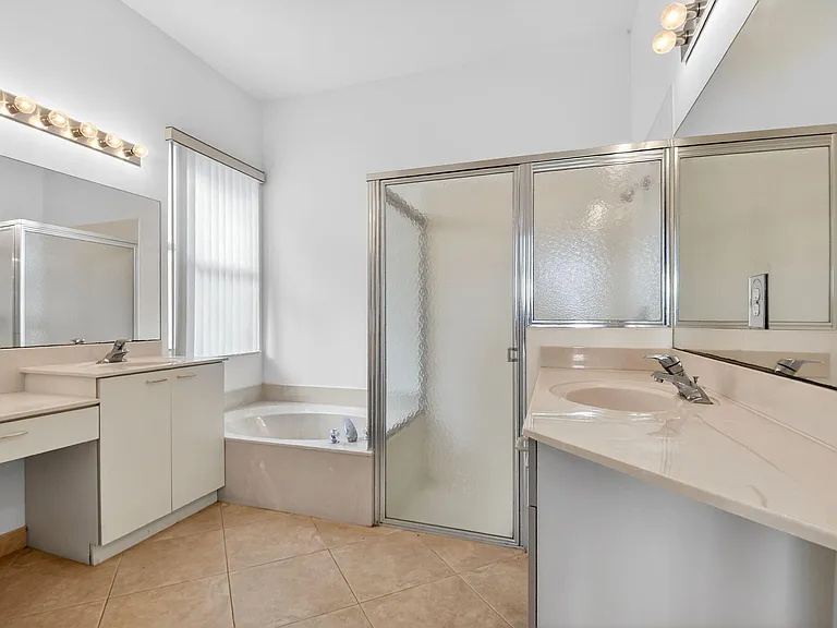 2431 Westmont Dr — Photo 30