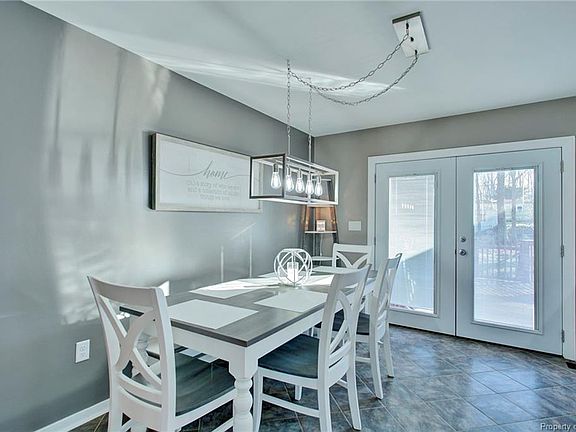 5th image of 135 Boswell Ln