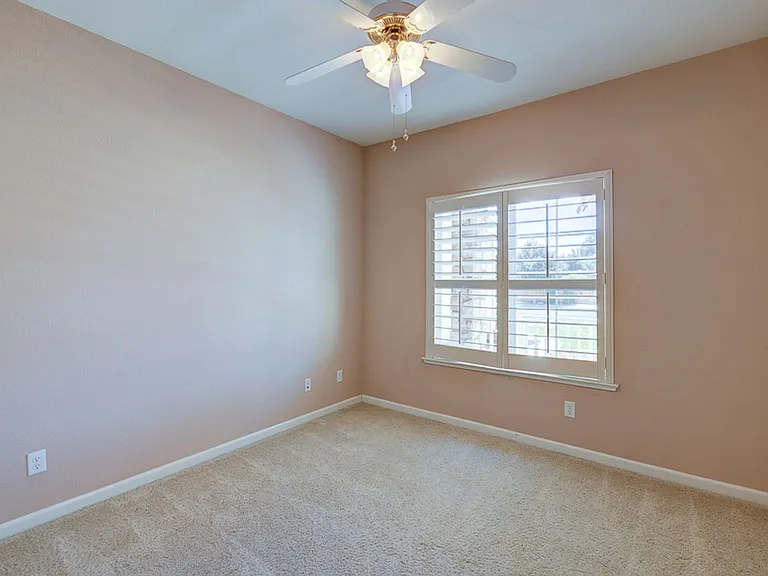 1927 N Karen Ave — Photo 16