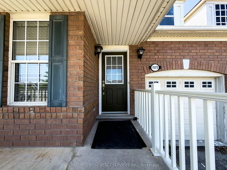 1573 Evans Ter — Photo 2