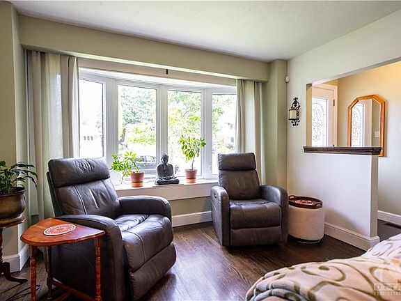 4th image of 1860 Featherston Dr