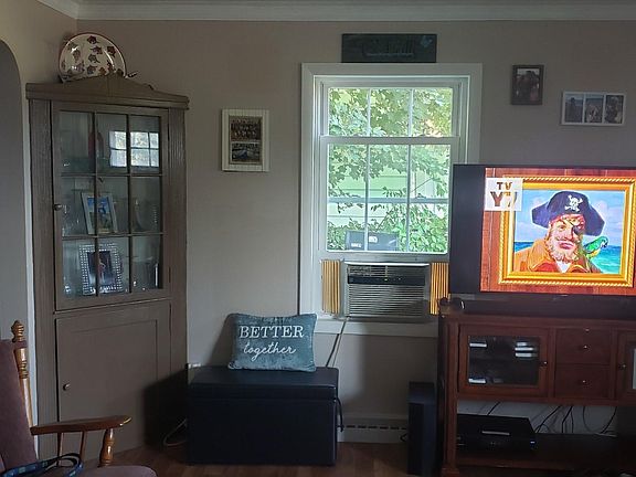 4th image of 805 E 5th Ave