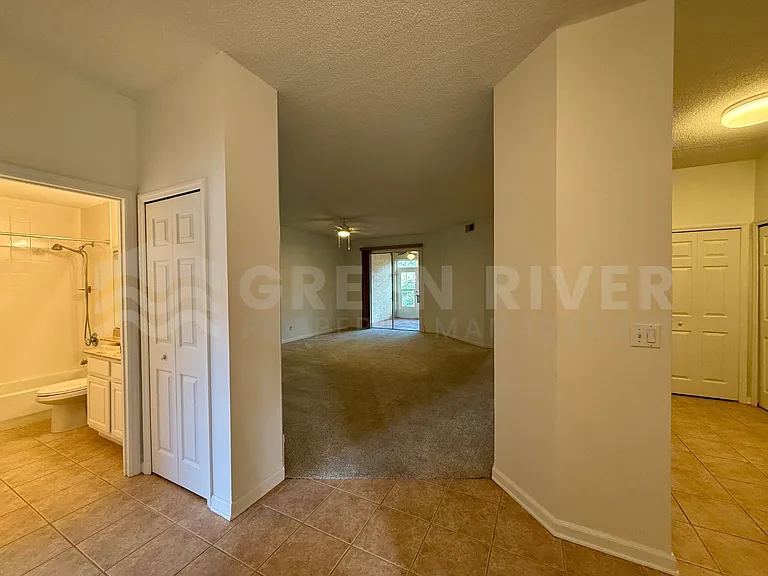 204 Augusta Cir — Photo 6