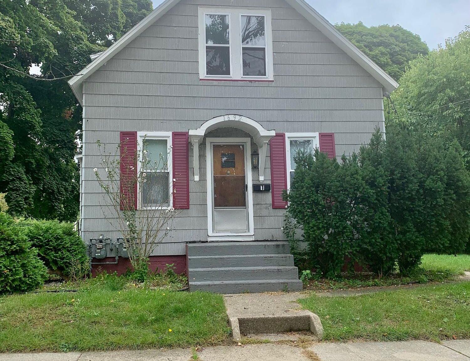 1692 McGraft St, Muskegon, MI 49441 Zillow