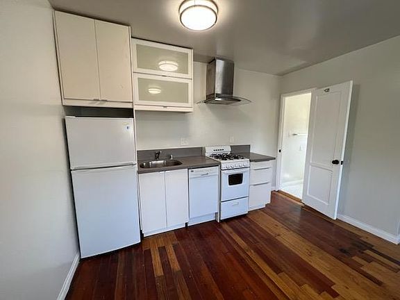 2nd image of 2835 Huron St