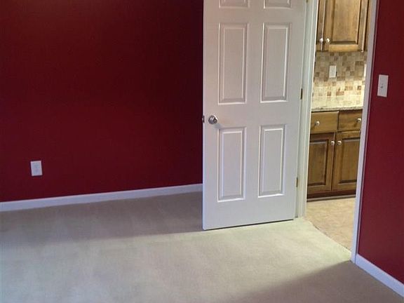 4th image of 913 Ashwood Dr