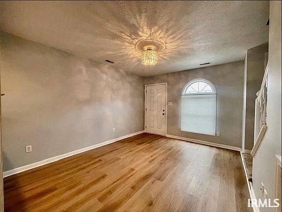 4th image of 648 E Sherwood Hills Dr