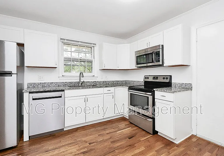 5039 Baylor Dr — Photo 3