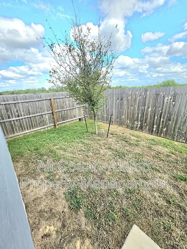 3 bed, 2.0 bath, 1450 sqft, $1,550 — Photo 4