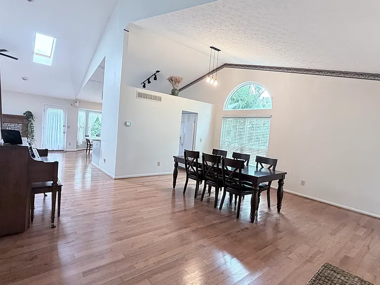 6112 Tarn Cir — Photo 10