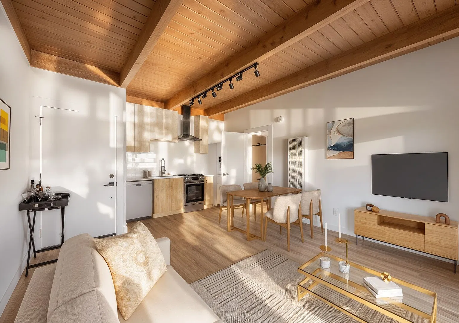 Renovated Units in Prime Palms/Mar Vista — Photo 1