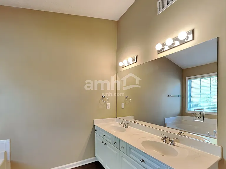 360 Dunagan Dr — Photo 10