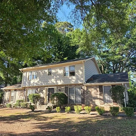 2206 Country Club Dr SE — Photo 1