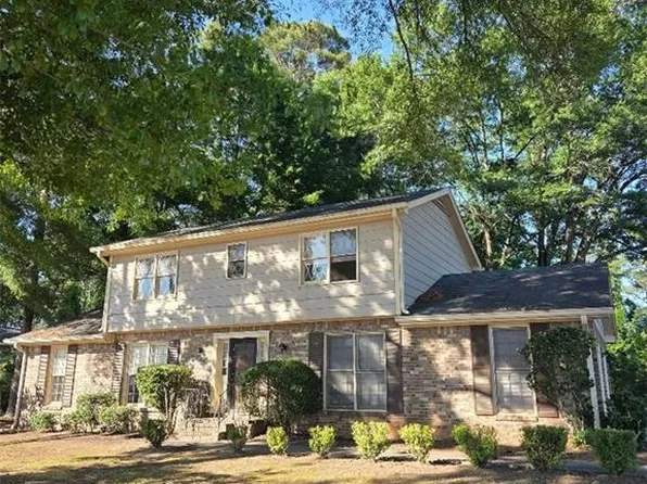 2206 Country Club Dr SE, Conyers, GA 30013