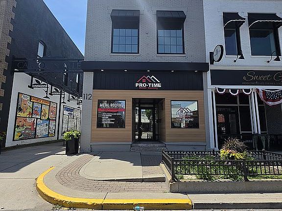 4th image of 112 S Main St