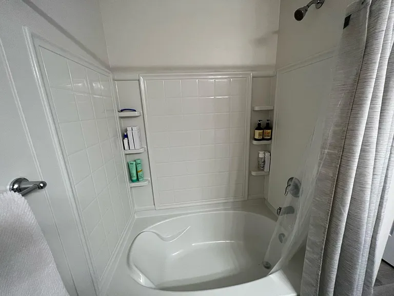 2374 W Howard St — Photo 13