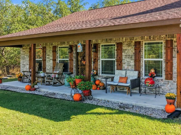 136 N Bronco Ct, Springtown, TX 76082
