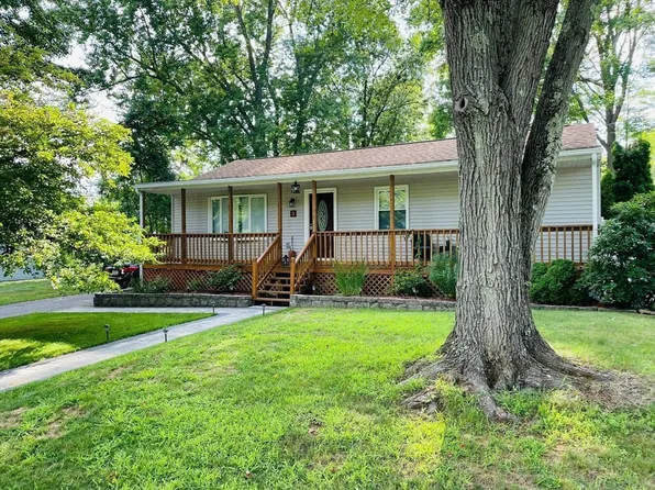 3 Vineland Ave, East Longmeadow, MA 01028