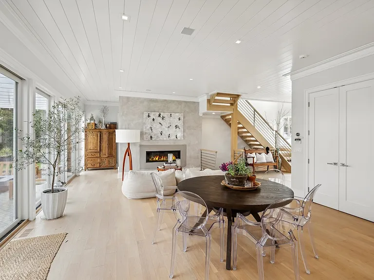 9 S Harbor Dr — Photo 12