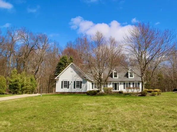 2903 Lamplight Ln, Willoughby Hills, OH 44094