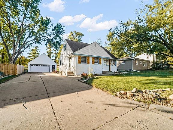 2nd image of 3023 Cottonwood Ln