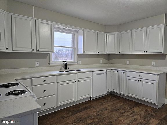 5th image of 315 Cherry Lane Dr